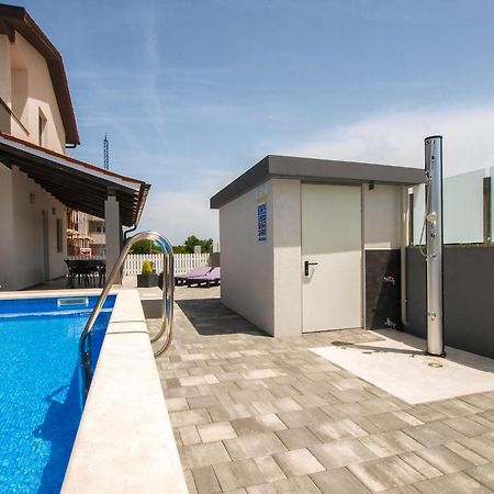 Wohnung Mit Grill, Pool Und Terrasse Stinjan Exterior photo