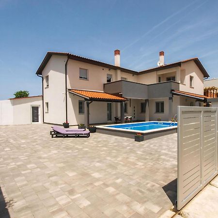 Wohnung Mit Grill, Pool Und Terrasse Stinjan Exterior photo