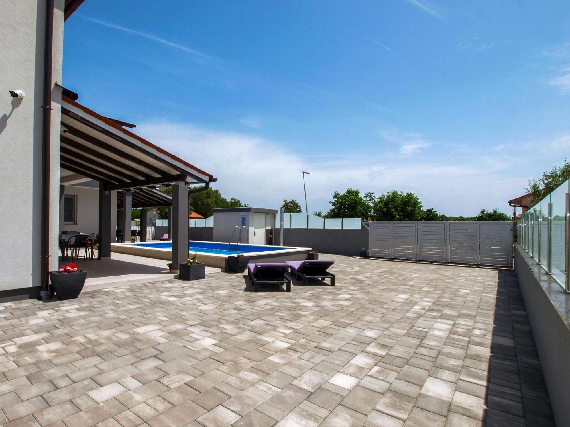 Wohnung Mit Grill, Pool Und Terrasse Stinjan Exterior photo